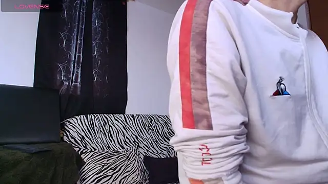 kisstarxxx online show from 12.18.25