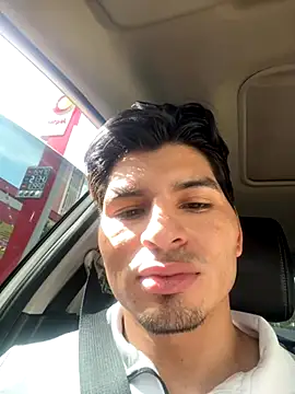 Snapshot of wild_col_ chatting on 09.22.25 wild col online show from 09.22.25