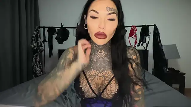 claudiacvc95 online show from 10.16.25