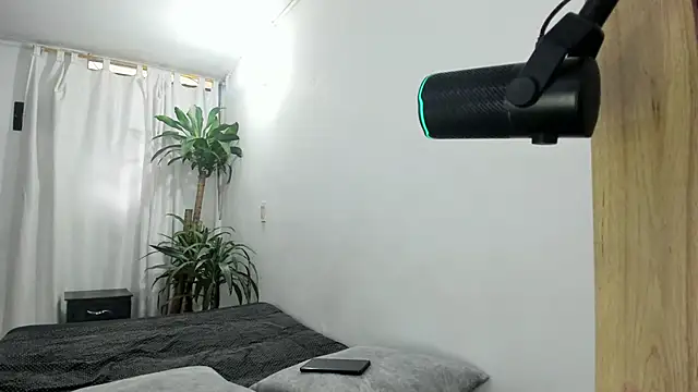 Lia-y-felipe online show from 11.30.25