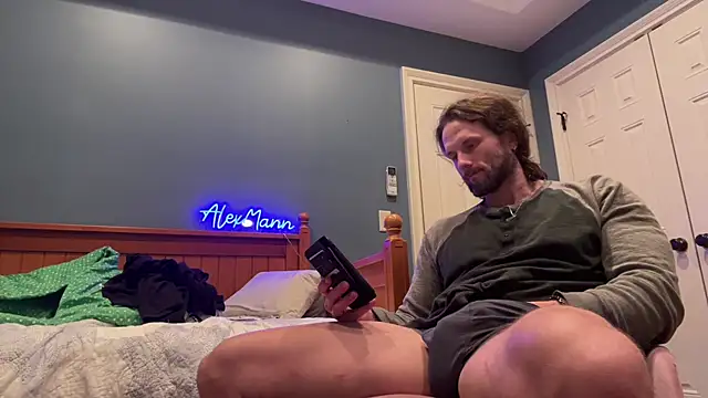 Snapshot of alexmannd chatting on 12.17.24 alexmannd online show from 12.17.24