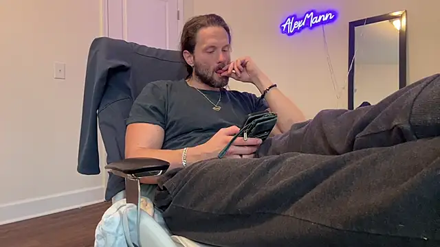 Snapshot of alexmannd chatting on 01.26.25 alexmannd online show from 01.26.25