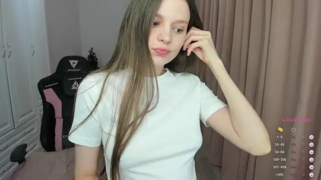Snapshot of lil_cassie chatting on 01.08.25 lil cassie online show from 01.08.25