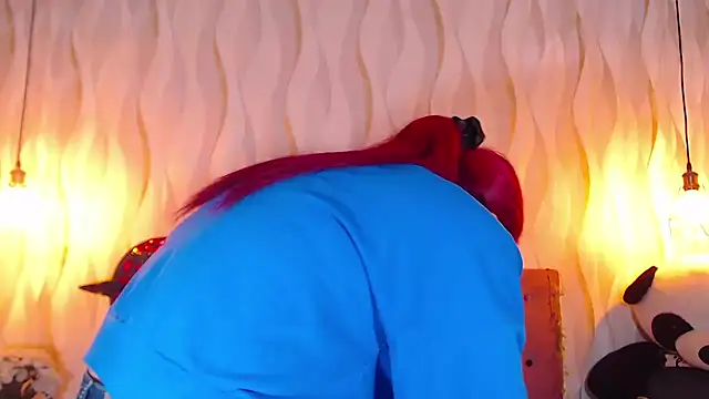 Snapshot of IsabelaLatina chatting on 10.28.25 IsabelaLatina online show from 10.28.25