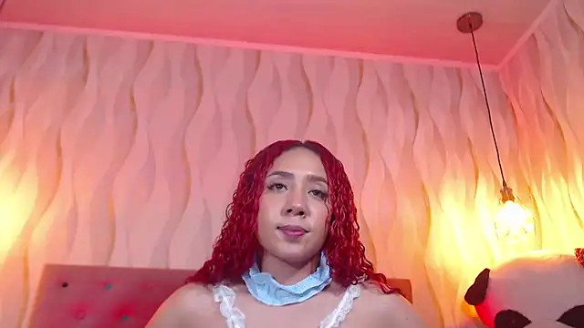 Snapshot of IsabelaLatina chatting on 11.07.25 IsabelaLatina online show from 11.07.25