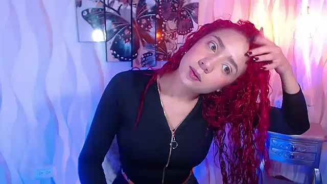 Snapshot of IsabelaLatina chatting on 11.26.25 IsabelaLatina online show from 11.26.25