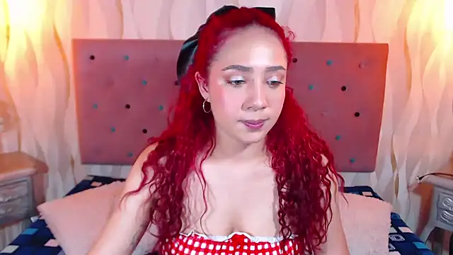 Snapshot of IsabelaLatina chatting on 11.27.25 IsabelaLatina online show from 11.27.25