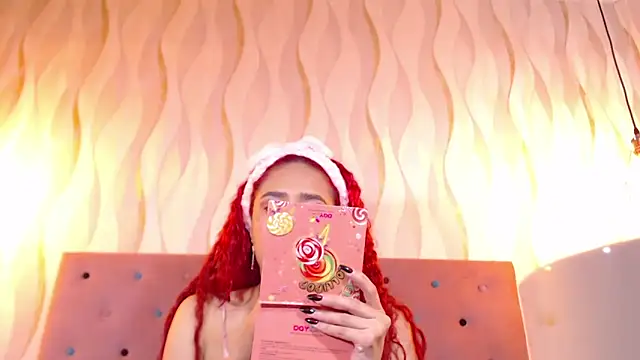 Snapshot of IsabelaLatina chatting on 11.30.25 IsabelaLatina online show from 11.30.25