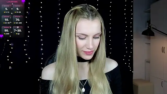 Lilianna Just online show from 02.23.25