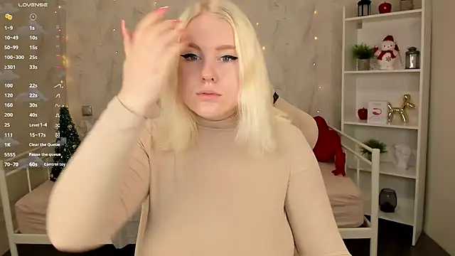 Snapshot of art_lovee chatting on 12.13.24 art lovee online show from 12.13.24