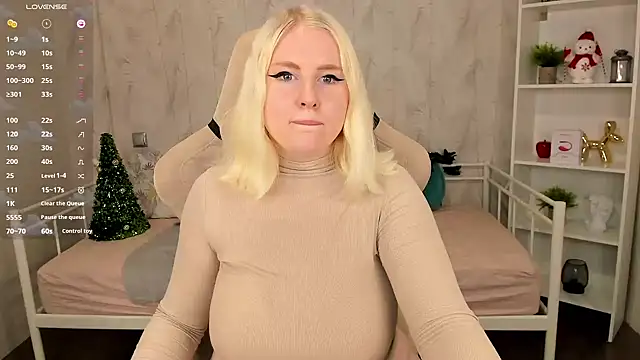 Snapshot of art_lovee chatting on 12.13.24 art lovee online show from 12.13.24