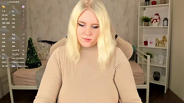 Snapshot of art_lovee chatting on 12.22.24 art lovee online show from 12.22.24