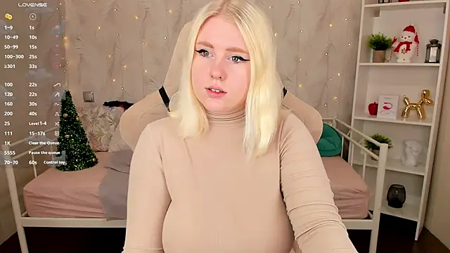 Snapshot of art_lovee chatting on 12.23.24 art lovee online show from 12.23.24