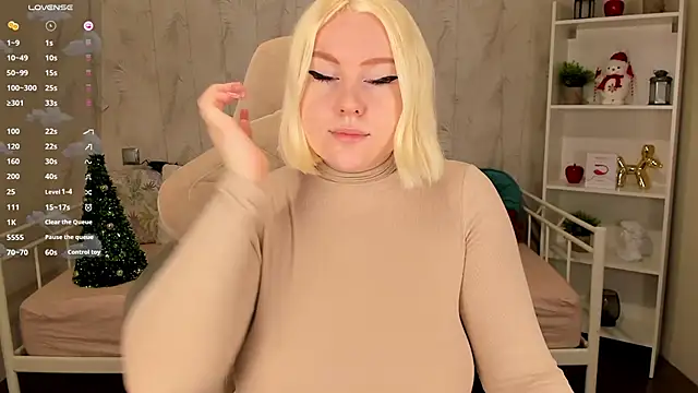 Snapshot of art_lovee chatting on 01.06.25 art lovee online show from 01.06.25