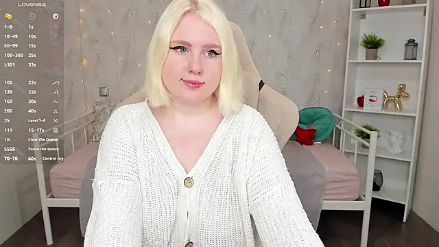 Snapshot of art_lovee chatting on 01.23.25 art lovee online show from 01.23.25