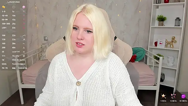 Snapshot of art_lovee chatting on 01.23.25 art lovee online show from 01.23.25