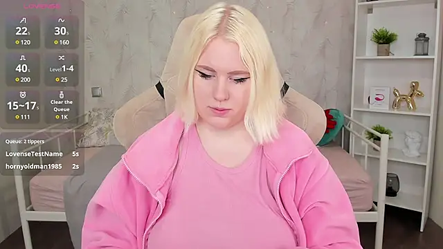 Snapshot of art_lovee chatting on 01.27.25 art lovee online show from 01.27.25