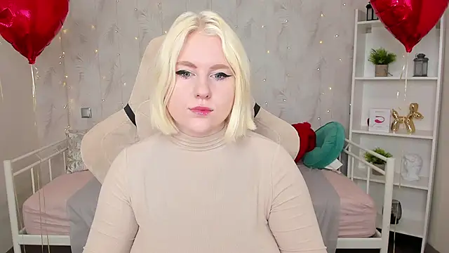 Snapshot of art_lovee chatting on 02.06.25 art lovee online show from 02.06.25