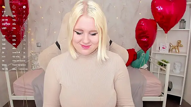 Snapshot of art_lovee chatting on 02.06.25 art lovee online show from 02.06.25