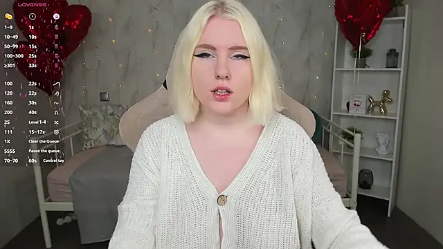 Snapshot of art_lovee chatting on 02.19.25 art lovee online show from 02.19.25