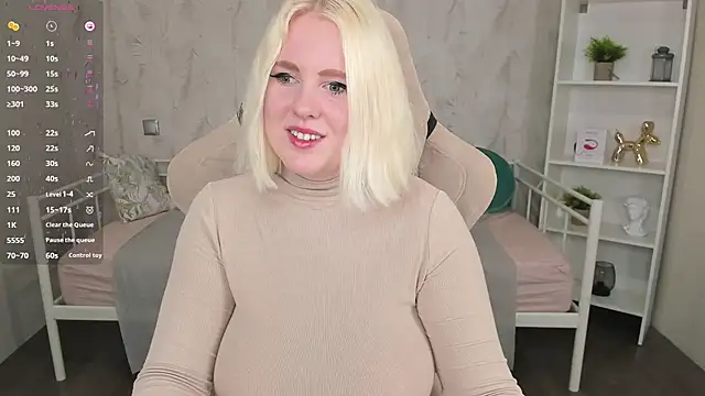 Snapshot of art_lovee chatting on 02.22.25 art lovee online show from 02.22.25