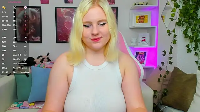 Snapshot of art_lovee chatting on 09.11.25 art lovee online show from 09.11.25