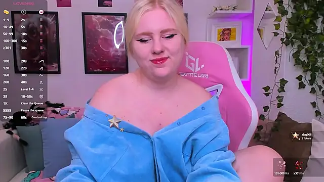 Snapshot of art_lovee chatting on 09.15.25 art lovee online show from 09.15.25