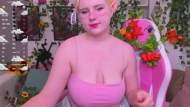 Snapshot of art_lovee chatting on 10.28.25 art lovee online show from 10.28.25