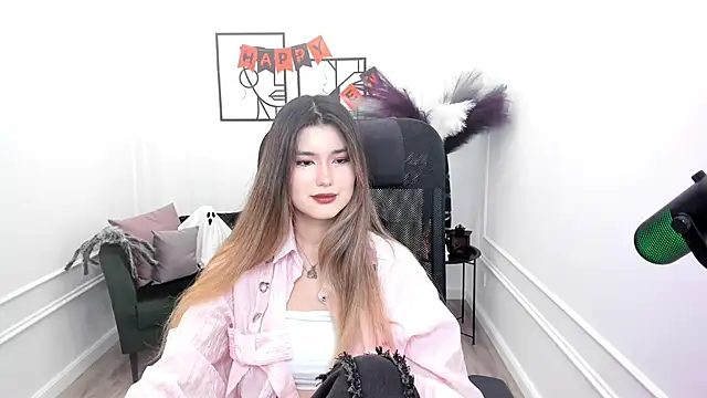 AnneTLi online show from 10.22.25