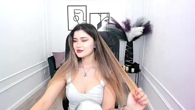 AnneTLi online show from 11.08.25