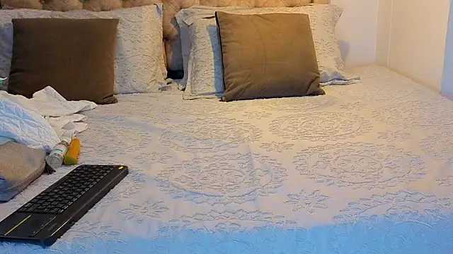 KeryHillson online show from 11.22.25