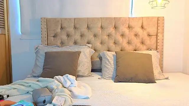 KeryHillson online show from 11.25.25