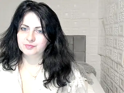 Snapshot of Lillian2 chatting on 01.27.25 Lillian2 online show from 01.27.25