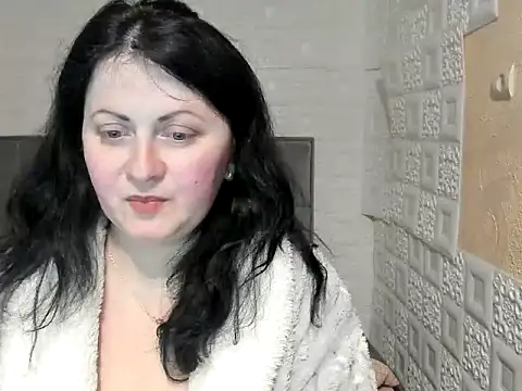 Snapshot of Lillian2 chatting on 03.19.25 Lillian2 online show from 03.19.25