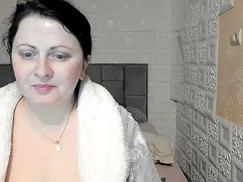 Snapshot of Lillian2 chatting on 03.22.25 Lillian2 online show from 03.22.25