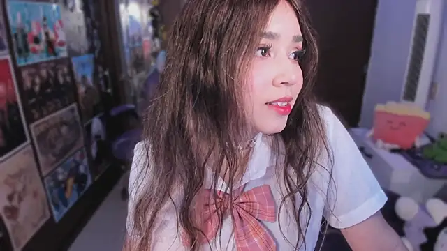 emi cute online show from 11.18.25