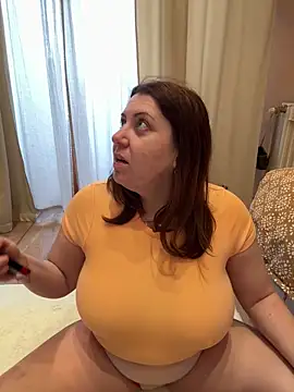 Snapshot of virag chatting on 10.28.25 virag online show from 10.28.25