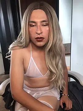 Snapshot of Aly_scarf chatting on 02.17.25 Aly scarf online show from 02.17.25