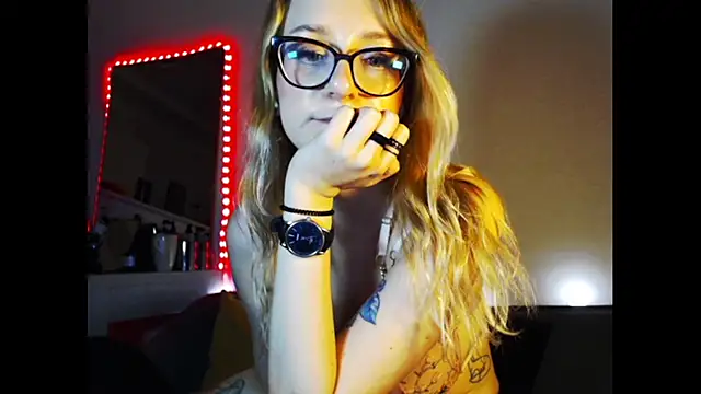 Snapshot of welliza chatting on 12.08.24 welliza online show from 12.08.24