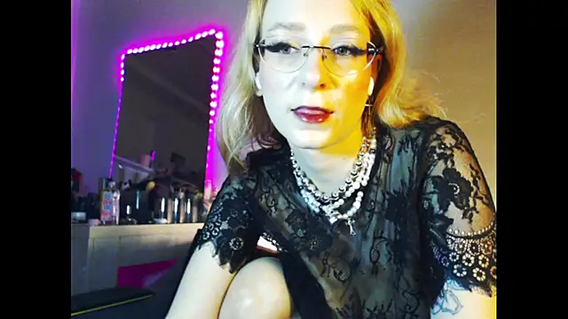 Snapshot of welliza chatting on 01.10.25 welliza online show from 01.10.25