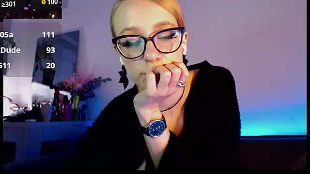 Snapshot of welliza chatting on 02.25.25 welliza online show from 02.25.25