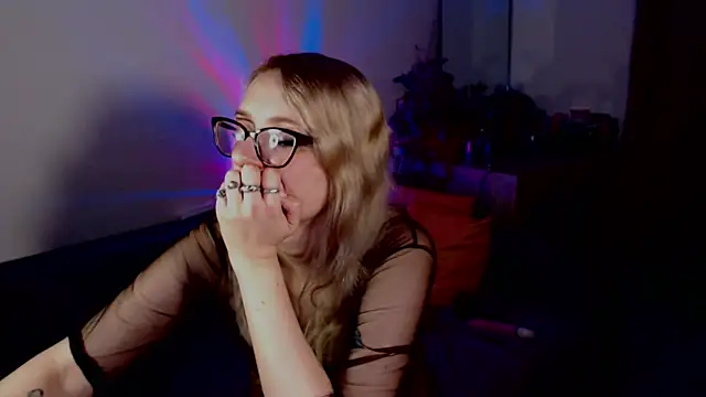 Snapshot of welliza chatting on 09.14.25 welliza online show from 09.14.25