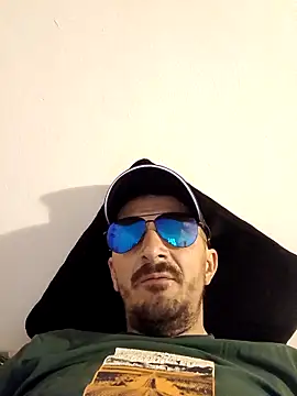 Adriandan1982 online show from 04.15.26