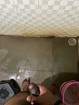 Snapshot of Honeydick7 chatting on 12.24.24 Honeydick7 online show from 12.24.24