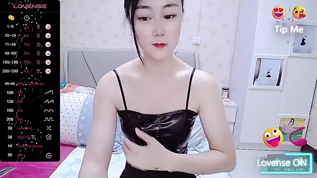 Snapshot of Elvira_baby chatting on 02.01.25 Elvira baby online show from 02.01.25