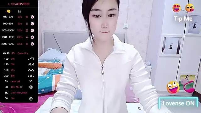 Snapshot of Elvira_baby chatting on 03.10.25 Elvira baby online show from 03.10.25