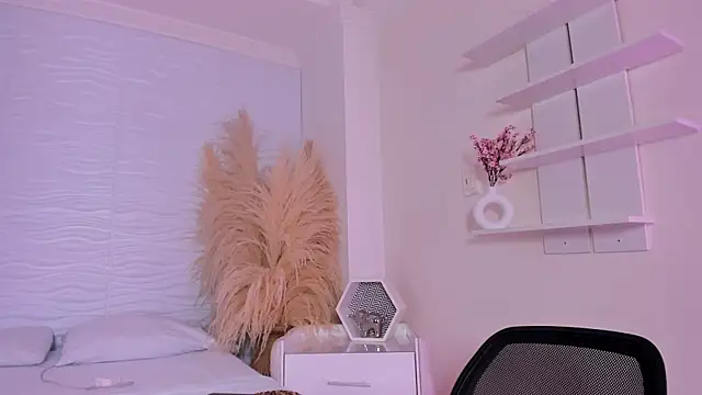 CamileHolmes online show from 04.14.26