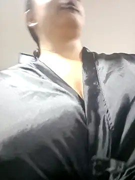 Snapshot of MariaGaitan chatting on 11.17.25 MariaGaitan online show from 11.17.25