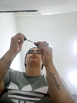 Snapshot of MariaGaitan chatting on 11.22.25 MariaGaitan online show from 11.22.25