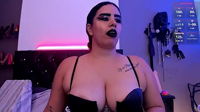 Snapshot of MariaGaitan chatting on 11.23.25 MariaGaitan online show from 11.23.25